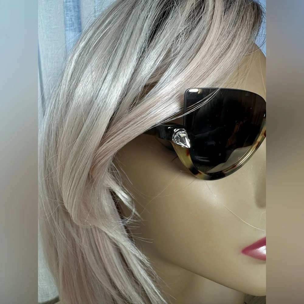 Fendi Tortoise Shell Sunglasses - Picture 9 of 9